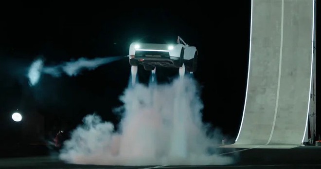 Choáng ngợp màn trình diễn ô tô bay của Tesla: Lên cao như tên lửa, nhào lộn được, sẽ sản xuất thương mại - Ảnh 3.