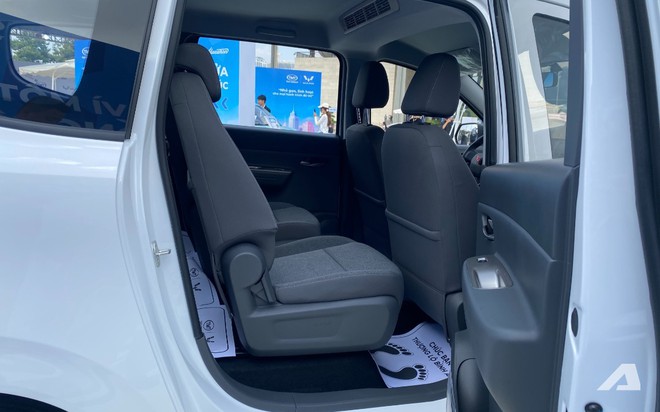 Ảnh thực tế Wuling Grango gi&aacute; 519 triệu đồng tại Việt Nam: Ngang cỡ Xpander, 7 chỗ, chạy tới 300km/sạc, sạc 30-80% trong nửa tiếng - Ảnh 5.