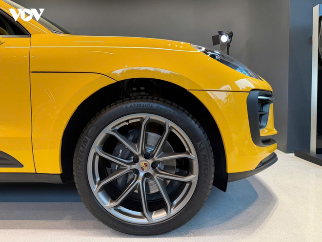 Ngắm bộ đ&ocirc;i Porsche Macan "độc bản" được sơn tại Việt Nam - Ảnh 3.