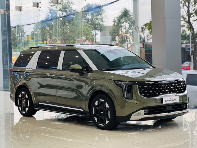 Kia Carnival giảm gi&aacute; tới 170 triệu tại đại l&yacute;, mua mới rẻ như mua cũ - Ảnh 2.