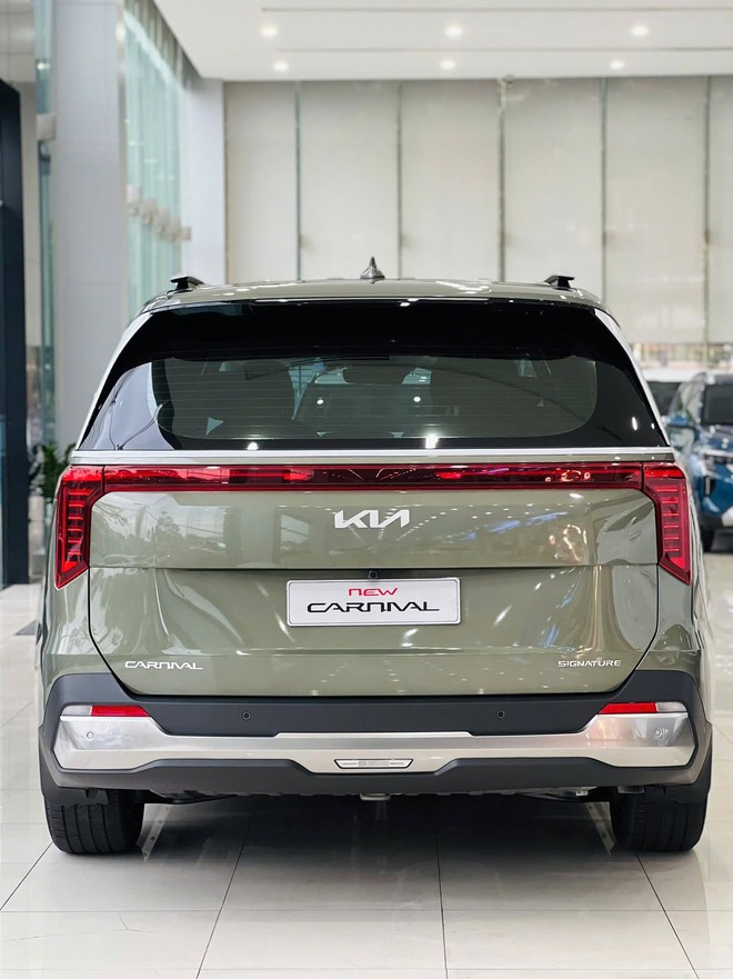 Kia Carnival giảm gi&aacute; tới 170 triệu tại đại l&yacute;, mua mới rẻ như mua cũ - Ảnh 4.