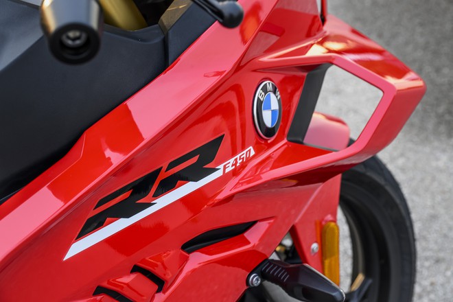 BMW ra mắt tiểu 'c&aacute; voi' S 1000 RR: Mạnh chưa tới 50 m&atilde; lực, c&oacute; sẵn phanh Brembo, gi&aacute; quy đổi 232 triệu - Ảnh 4.