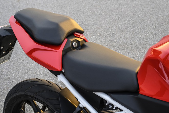BMW ra mắt tiểu 'c&aacute; voi' S 1000 RR: Mạnh chưa tới 50 m&atilde; lực, c&oacute; sẵn phanh Brembo, gi&aacute; quy đổi 232 triệu - Ảnh 5.