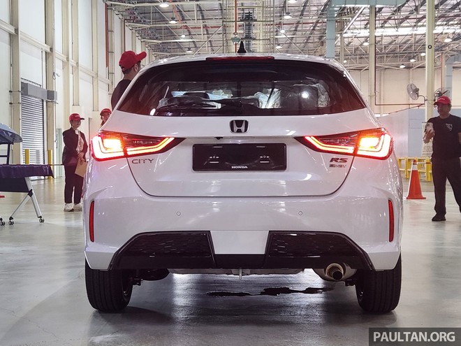 Honda City Hatchback nhiều người Việt mong chờ ra mắt: M&agrave;n 10inch ngay từ bản base, th&ecirc;m loạt c&ocirc;ng nghệ an to&agrave;n chưa c&oacute; tr&ecirc;n City 'bản Việt' - Ảnh 3.