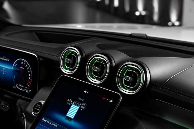 Mercedes-Benz GLC PHEV ra mắt Việt Nam: Gi&aacute; gần 3 tỷ đồng, hết xăng vẫn chạy tới 128km, &lsquo;phả hơi n&oacute;ng&rsquo; l&ecirc;n X3, Q5 - Ảnh 7.