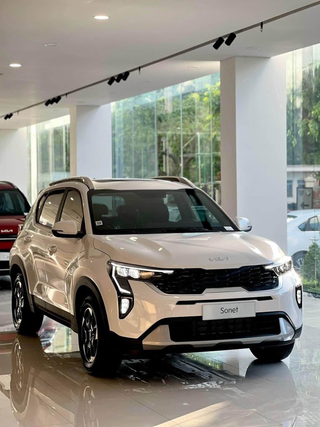 Kia Sonet lại tạo 'đ&aacute;y' mới: Bản thấp c&ograve;n 436 triệu, th&ecirc;m thử th&aacute;ch cho Suzuki Fronx lẫn Hyundai Venue - Ảnh 2.