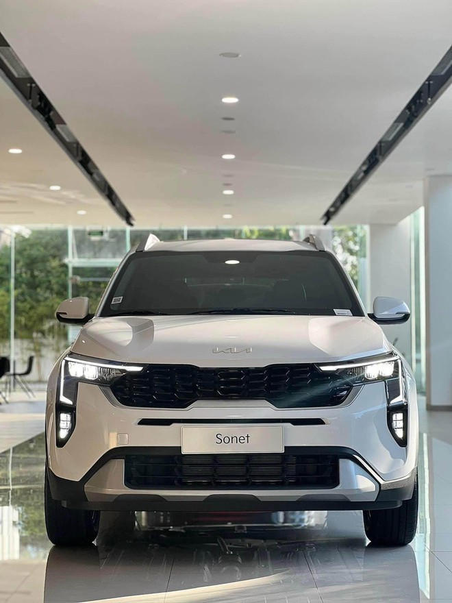Kia Sonet lại tạo 'đ&aacute;y' mới: Bản thấp c&ograve;n 436 triệu, th&ecirc;m thử th&aacute;ch cho Suzuki Fronx lẫn Hyundai Venue - Ảnh 1.