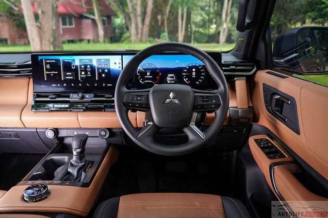 Mitsubishi Pajero 2026 ra mắt ĐN&Aacute;: Gi&aacute; quy đổi từ 1,15 tỷ đồng, m&aacute;y dầu 2.4L, ADAS từ bản rẻ nhất, về Việt Nam dễ &lsquo;hot&rsquo; - Ảnh 9.