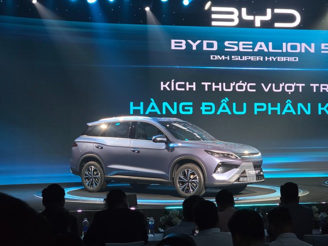 BYD Sealion 5 chốt gi&aacute; từ 739 triệu đồng, : 2 phi&ecirc;n bản, mua ti&ecirc;n phong được giảm th&ecirc;m triệu đồng - Ảnh 4.