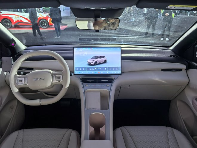 BYD Seagull 2026 ra mắt: Tăng k&iacute;ch cỡ gần bằng Dolphin, pin 'mini' nhưng vẫn c&oacute; sạc si&ecirc;u nhanh, gi&aacute; quy đổi từ 255 triệu - Ảnh 4.