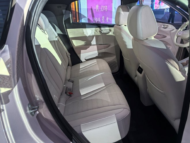 BYD Seagull 2026 ra mắt: Tăng k&iacute;ch cỡ gần bằng Dolphin, pin 'mini' nhưng vẫn c&oacute; sạc si&ecirc;u nhanh, gi&aacute; quy đổi từ 255 triệu - Ảnh 5.
