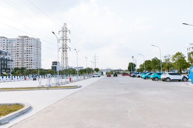 Lộ diện 'si&ecirc;u trạm sạc' VinFast khủng nhất Việt Nam giữa l&ograve;ng Thủ đ&ocirc;: Quy m&ocirc; hơn 1.000 cổng, c&oacute; đủ sạc nhanh lẫn sạc chậm - Ảnh 4.
