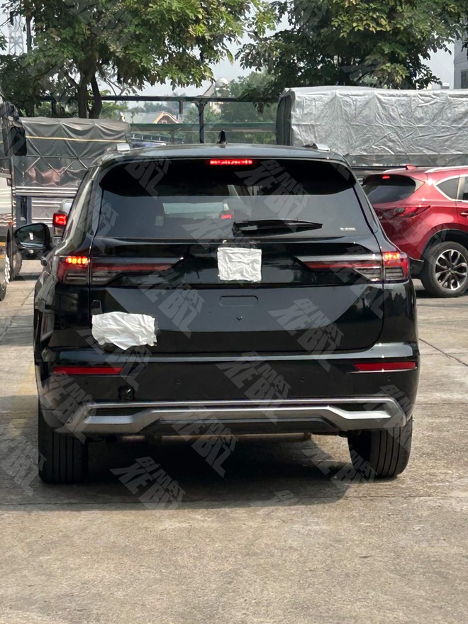 Mitsubishi Outlander thế hệ mới lộ diện tại Việt Nam: C&oacute; AWD, m&agrave;n h&igrave;nh cỡ lớn, nội thất bọc da to&agrave;n bộ - Ảnh 5.