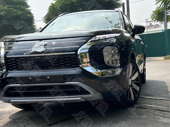 Mitsubishi Outlander thế hệ mới lộ diện tại Việt Nam: C&oacute; AWD, m&agrave;n h&igrave;nh cỡ lớn, nội thất bọc da to&agrave;n bộ - Ảnh 3.