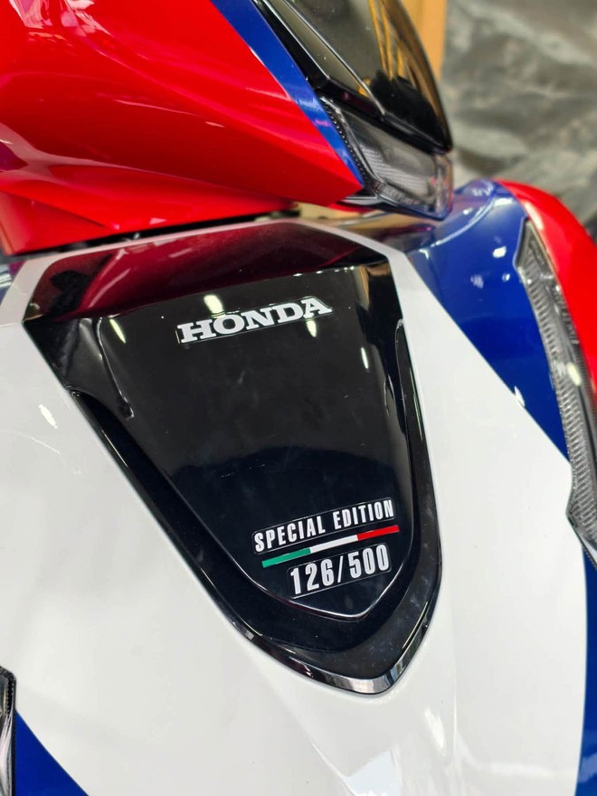 Hàng hiếm Honda SH150i HRC 2026 nhập tư về Việt Nam: Giá khoảng 250 triệu đồng, nhập Ý, đắt gấp đôi xe chính hãng - Ảnh 3.
