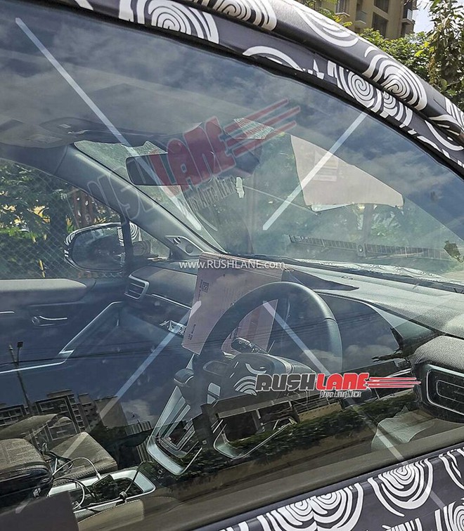 Xem trước Toyota Innova Cross mới sắp ra mắt th&aacute;ng sau: Mặt trước thay đổi lớn, m&agrave;n h&igrave;nh lớn hơn, vẫn đủ t&ugrave;y chọn xăng, hybrid - Ảnh 7.