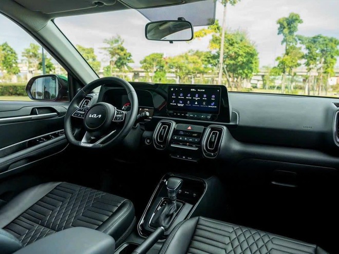 Kia Sonet xả kho giảm gi&aacute; h&agrave;ng chục triệu tại đại l&yacute;, bản cao nhất cũng chỉ nhỉnh hơn 500 triệu đồng - Ảnh 4.