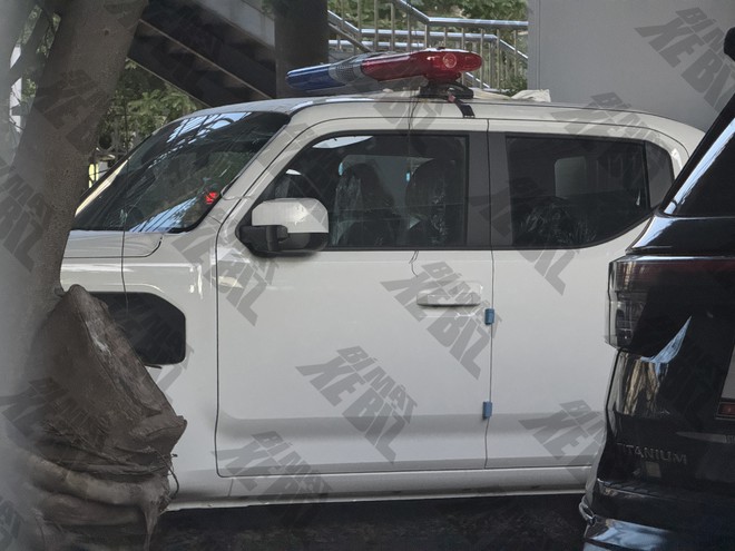 Kia Tasman xuất hiện tại Việt Nam với diện mạo lạ: Đ&egrave;n đặc chủng, th&ugrave;ng k&iacute;n, nhiều trang bị ở mức cơ bản - Ảnh 2.