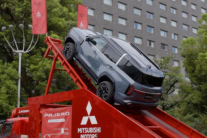 Mitsubishi Pajero đời mới tiếp tục &lsquo;hot rần rần&rsquo; ở nước kh&aacute;c sau khi &lsquo;nổ đơn&rsquo; tại qu&ecirc; nh&agrave;, liệu c&oacute; sớm về Việt Nam? - Ảnh 4.