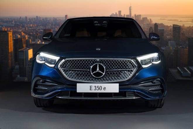 Mercedes-Benz E 350 e ra mắt Việt Nam: Giá 3,399 tỷ đồng, chạy điện 116 km, tiêu thụ xăng ngang xe máy - Ảnh 2.