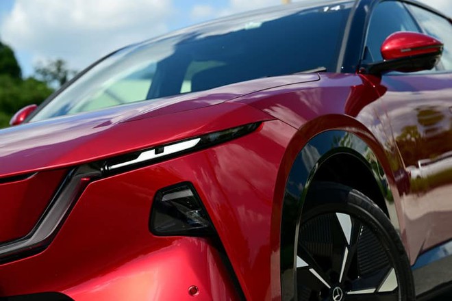 Mazda CX-6e ra mắt gần Việt Nam: Gi&aacute; quy đổi từ 963 triệu đồng, lớn hơn CX-5, d&aacute;ng coupe s&agrave;nh điệu, chạy 555km/sạc - Ảnh 5.
