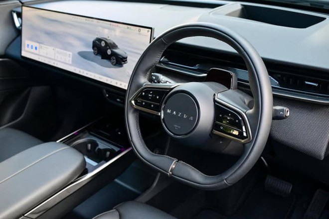 Mazda CX-6e ra mắt gần Việt Nam: Gi&aacute; quy đổi từ 963 triệu đồng, lớn hơn CX-5, d&aacute;ng coupe s&agrave;nh điệu, chạy 555km/sạc - Ảnh 8.