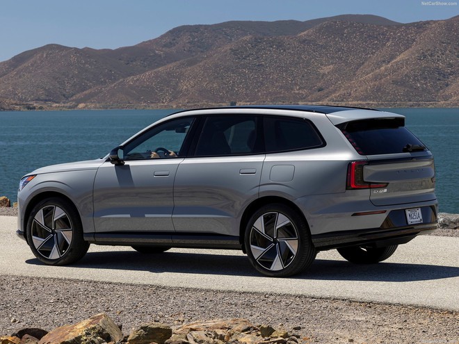 Volvo EX90 lộ diện trước ng&agrave;y ra mắt ở Việt Nam: Trang bị m&ocirc;-tơ đ&ocirc;i, mạnh 517 m&atilde;, tầm vận h&agrave;nh hơn 600km/sạc - Ảnh 3.