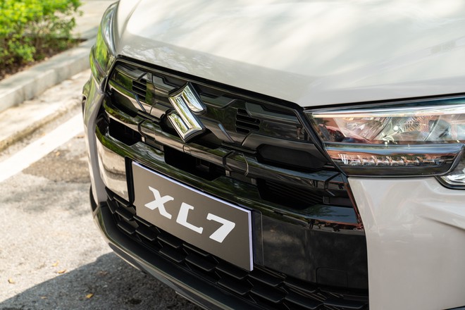 Suzuki XL7 2026 ra mắt Việt Nam: Gi&aacute; từ gần 570 triệu đồng, thiết kế tinh chỉnh bắt mắt hơn, th&ecirc;m bản 'base' mới rẻ hơn cạnh tranh Xpander - Ảnh 3.