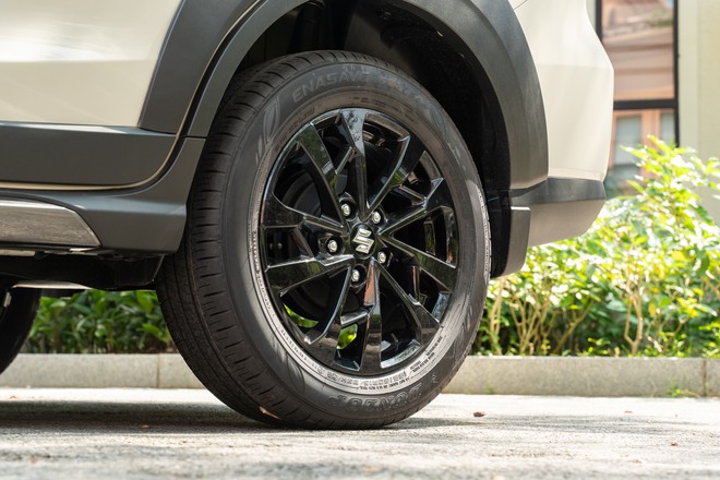 Suzuki XL7 2026 ra mắt Việt Nam: Gi&aacute; từ gần 570 triệu đồng, thiết kế tinh chỉnh bắt mắt hơn, th&ecirc;m bản 'base' mới rẻ hơn cạnh tranh Xpander - Ảnh 5.