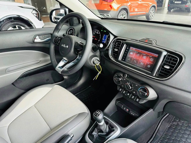 Kia Soluto giảm giá còn dưới 300 triệu đồng: Rẻ nhất phân khúc nhưng cấu hình hộp số không dành cho số đông - Ảnh 6.