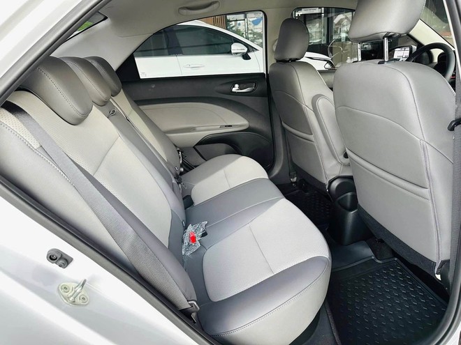 Kia Soluto giảm giá còn dưới 300 triệu đồng: Rẻ nhất phân khúc nhưng cấu hình hộp số không dành cho số đông - Ảnh 7.