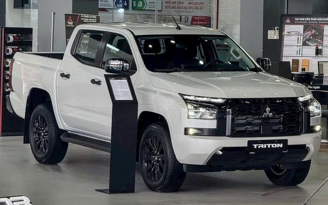 Mitsubishi Triton vẫn khuyến mại mạnh tay sau th&aacute;ng l&ecirc;n top doanh số ph&acirc;n kh&uacute;c: Giảm lăn b&aacute;nh tới 56 triệu đồng, bản mới ra mắt cũng kh&ocirc;ng ngoại lệ - Ảnh 2.