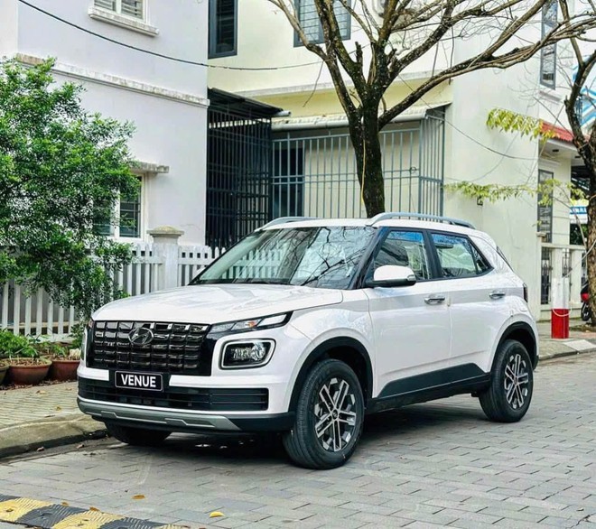 Hyundai tiếp tục chơi &lsquo;s&aacute;t v&aacute;n&rsquo; với thị trường: Santa Fe vẫn hỗ trợ 220 triệu, Palisade v&agrave; Venue nhập cuộc, Tucson giảm hỗ trợ - Ảnh 2.