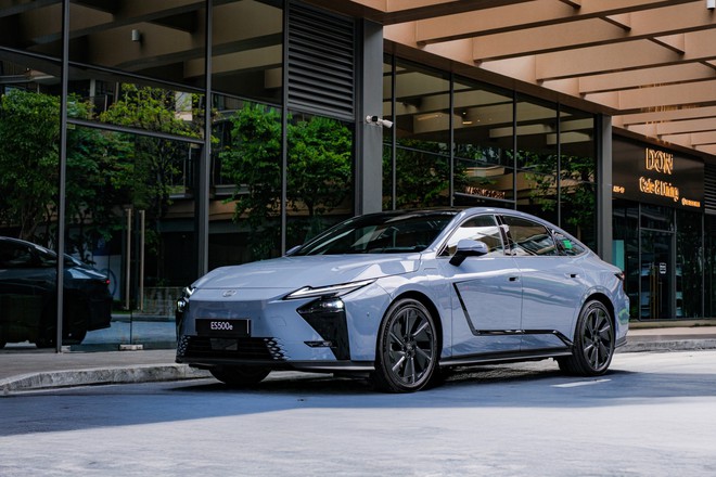 Lexus ES 2026 ra mắt Việt Nam: Gi&aacute; từ 2,34 tỷ đồng, lần đầu c&oacute; cả hybrid v&agrave; điện, ADAS n&acirc;ng cấp, k&iacute;ch thước lớn hơn cả E-Class, 5 Series - Ảnh 6.
