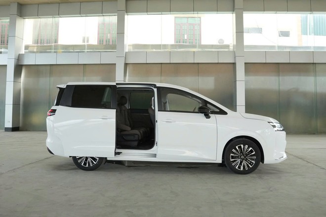 Wuling Darion chốt ra mắt Việt Nam tuần sau, &lsquo;khoe&rsquo; trước cửa trượt điện v&agrave; ghế cơ trưởng cạnh tranh Innova Cross - Ảnh 7.