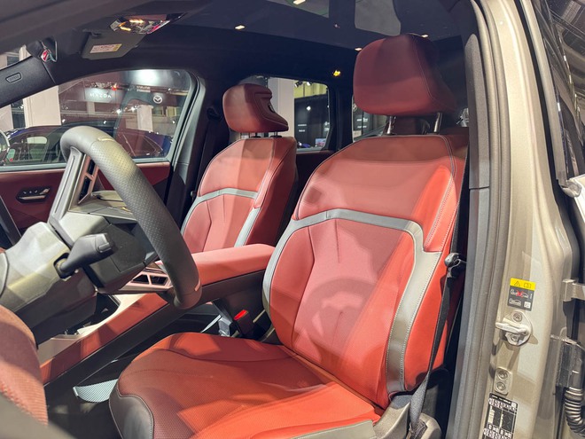 BMW iX3 ở Việt Nam thì kén khách nhưng đời mới này lại đang ‘cháy’ hàng tới cuối năm, hãng phải tính xoay sở thêm nhà máy khác- Ảnh 6. BMW iX3 ở Việt Nam thì kén khách nhưng đời mới này lại đang ‘cháy’ hàng tới cuối năm, hãng phải tính xoay sở thêm nhà máy khác- Ảnh 6.