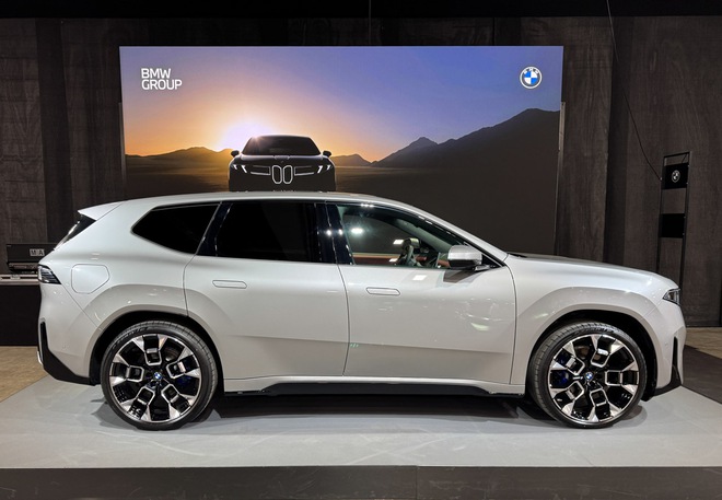 BMW iX3 ở Việt Nam thì kén khách nhưng đời mới này lại đang ‘cháy’ hàng tới cuối năm, hãng phải tính xoay sở thêm nhà máy khác- Ảnh 4. BMW iX3 ở Việt Nam thì kén khách nhưng đời mới này lại đang ‘cháy’ hàng tới cuối năm, hãng phải tính xoay sở thêm nhà máy khác- Ảnh 4.