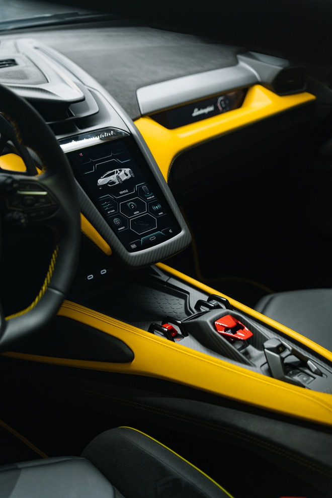 Cặp ‘bản sao’ Lamborghini Revuelto từng gây xôn xao Việt Nam giờ có hàng thật đầu tiên về nước: Giá từ gần 44 tỷ đồng, đã giao chủ xe chơi Tết- Ảnh 7. Cặp ‘bản sao’ Lamborghini Revuelto từng gây xôn xao Việt Nam giờ có hàng thật đầu tiên về nước: Giá từ gần 44 tỷ đồng, đã giao chủ xe chơi Tết- Ảnh 7.