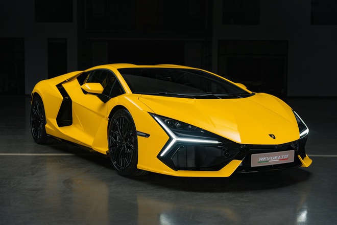 Cặp ‘bản sao’ Lamborghini Revuelto từng gây xôn xao Việt Nam giờ có hàng thật đầu tiên về nước: Giá từ gần 44 tỷ đồng, đã giao chủ xe chơi Tết- Ảnh 3. Cặp ‘bản sao’ Lamborghini Revuelto từng gây xôn xao Việt Nam giờ có hàng thật đầu tiên về nước: Giá từ gần 44 tỷ đồng, đã giao chủ xe chơi Tết- Ảnh 3.