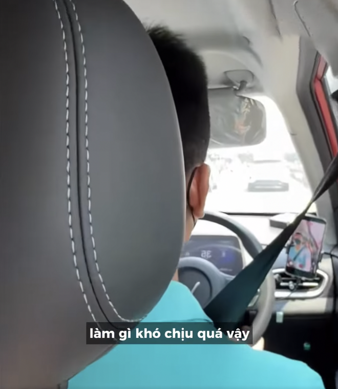 Nam Em và tài xế taxi công nghệ ‘đại chiến’ ngày cận Tết: Người đòi trích xuất camera hành trình, người tố bị đe dọa ‘tác động vật lý’- Ảnh 2.
