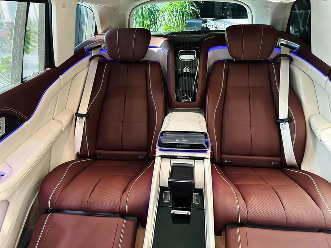 &lsquo;Ho&agrave;ng tử nhạc cưới&rsquo; Đức Ph&uacute;c chốt sổ cuối năm cực gắt: Sắm Mercedes-Maybach GLS ni&ecirc;m yết gần 9 tỷ đồng đ&uacute;ng Valentine để kịp chơi Tết- Ảnh 8.