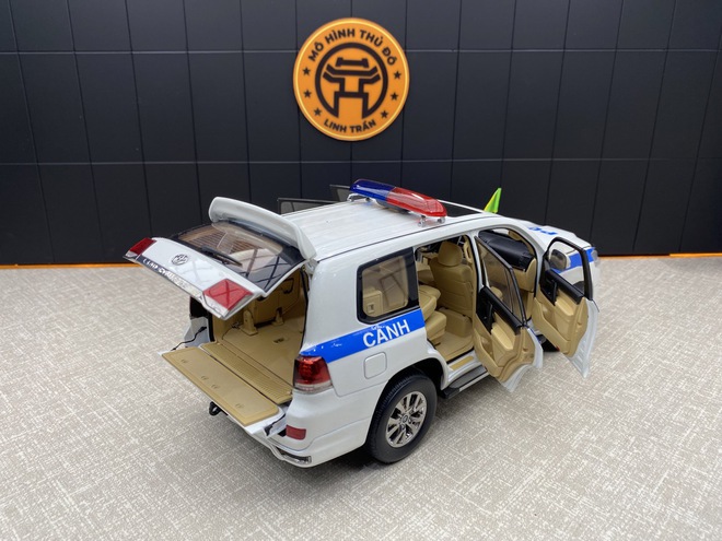 Từ Toyota Crown tới VinFast VF 9: Tay chơi H&agrave; Th&agrave;nh kể chuyện lịch sử bằng m&ocirc; h&igrave;nh xe- Ảnh 18.