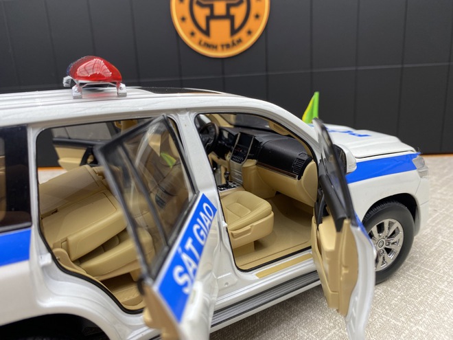 Từ Toyota Crown tới VinFast VF 9: Tay chơi H&agrave; Th&agrave;nh kể chuyện lịch sử bằng m&ocirc; h&igrave;nh xe- Ảnh 19.