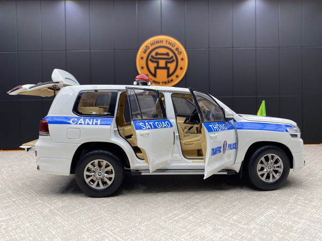 Từ Toyota Crown tới VinFast VF 9: Tay chơi H&agrave; Th&agrave;nh kể chuyện lịch sử bằng m&ocirc; h&igrave;nh xe- Ảnh 17.