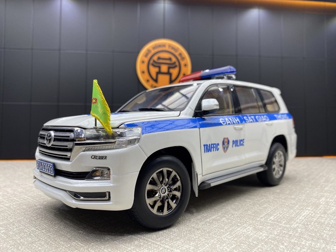 Từ Toyota Crown tới VinFast VF 9: Tay chơi H&agrave; Th&agrave;nh kể chuyện lịch sử bằng m&ocirc; h&igrave;nh xe- Ảnh 16.