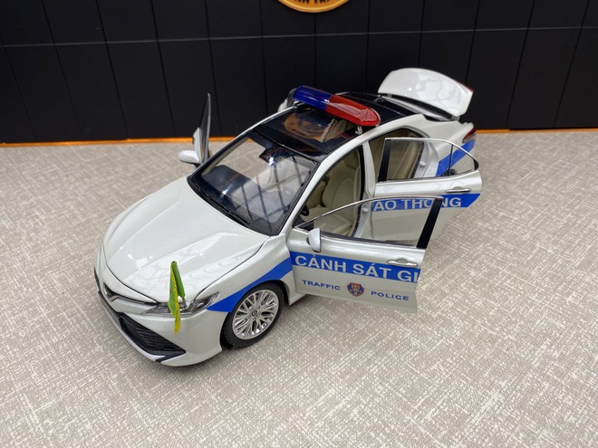 Từ Toyota Crown tới VinFast VF 9: Tay chơi H&agrave; Th&agrave;nh kể chuyện lịch sử bằng m&ocirc; h&igrave;nh xe- Ảnh 21.