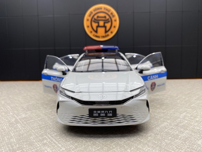 Từ Toyota Crown tới VinFast VF 9: Tay chơi H&agrave; Th&agrave;nh kể chuyện lịch sử bằng m&ocirc; h&igrave;nh xe- Ảnh 24.