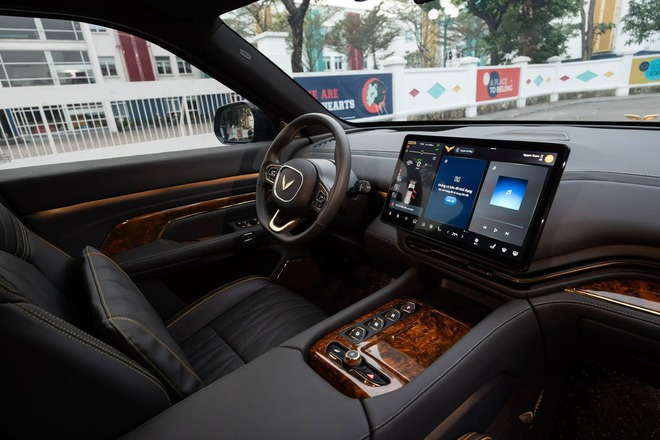 CEO GSM flex nhẹ Lạc Hồng 900 LX bản ghi xám cực lạ, 'vibe' chủ tịch ngập tràn: 'Tôi thay đổi để nhìn lực và trẻ trung hợp với độ tuổi 18+ của mình'- Ảnh 4. CEO GSM flex nhẹ Lạc Hồng 900 LX bản ghi xám cực lạ, 'vibe' chủ tịch ngập tràn: 'Tôi thay đổi để nhìn lực và trẻ trung hợp với độ tuổi 18+ của mình'- Ảnh 4.