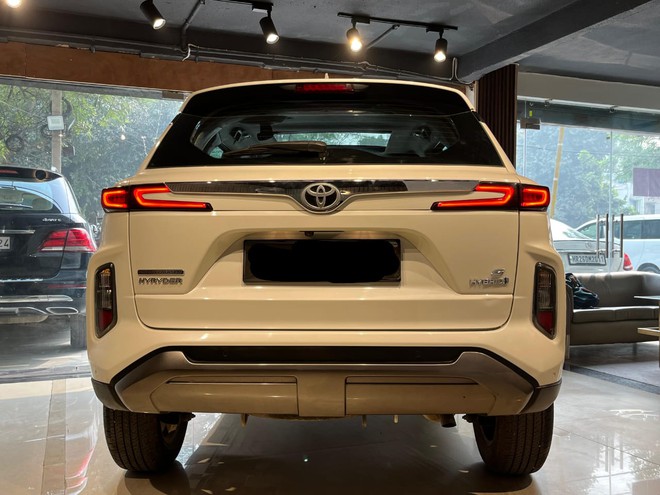 Toyota Urban Cruiser Hyryder lộ bản 7 chỗ mới: Dài hơn, cụm đèn tinh chỉnh lại, có thể cạnh tranh Destinator- Ảnh 4. Toyota Urban Cruiser Hyryder lộ bản 7 chỗ mới: Dài hơn, cụm đèn tinh chỉnh lại, có thể cạnh tranh Destinator- Ảnh 4.