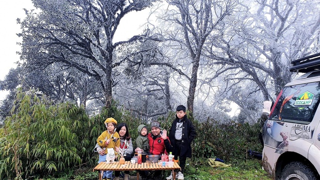 Gia đ&igrave;nh H&agrave; Nội bỏ cả tỷ l&agrave;m nh&agrave; di động từ xe Ford: &lsquo;Tốn một ch&uacute;t nhưng đi khắp Việt Nam m&agrave; vẫn v&aacute;c được cả nh&agrave; đi theo&rsquo;- Ảnh 9.